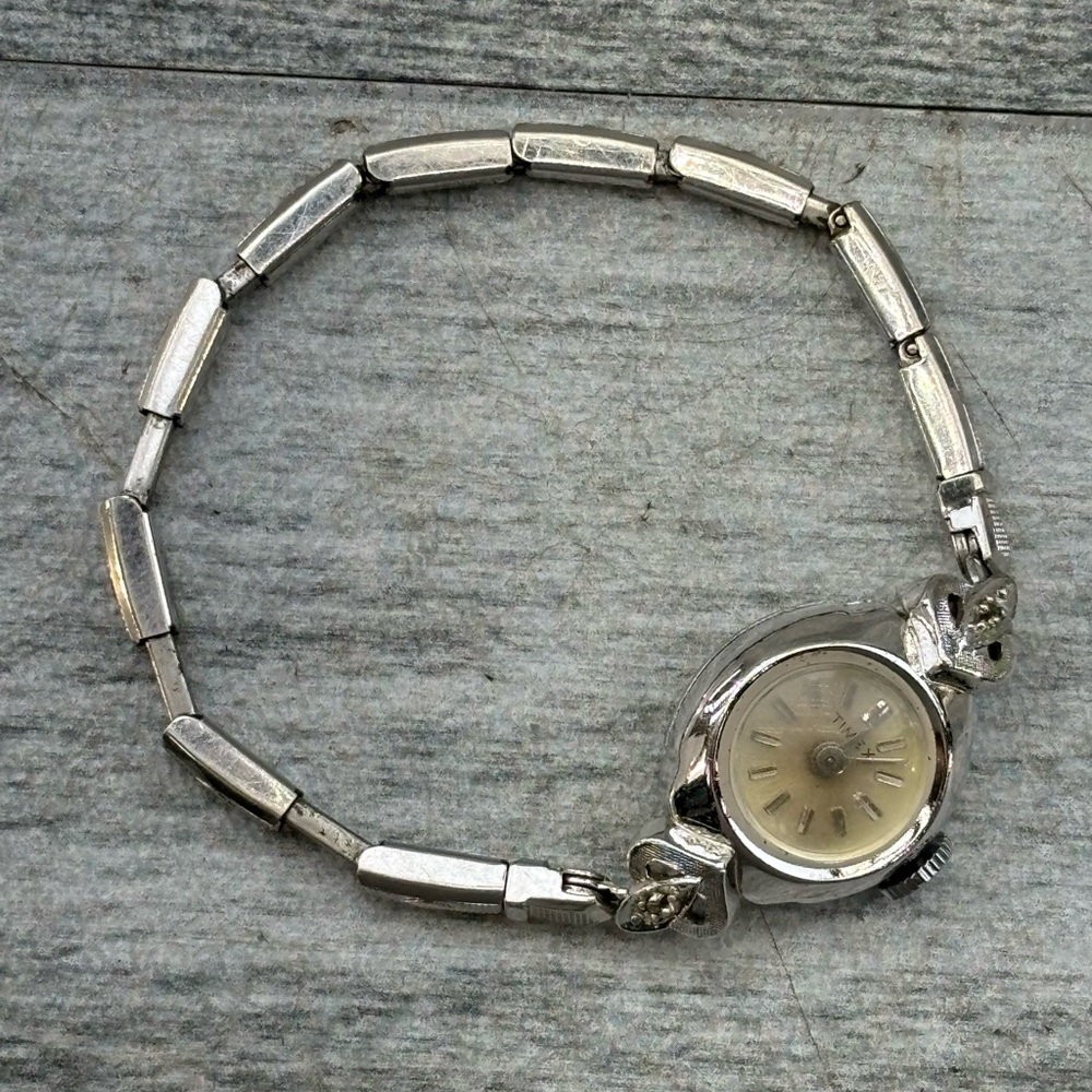 VTG Timex Ladies 502502371 Winding Wrist Watch 319 Works